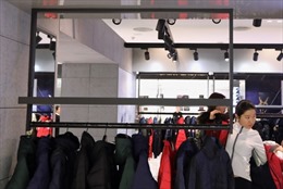 Thương hiệu áo lông vũ cao cấp Canada hoãn mở chi nhánh đầu tiên ở Trung Quốc