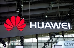 Huawei giáng chức, phạt tiền nhân viên dùng iPhone đăng lời chúc năm mới 