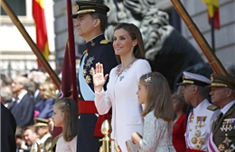 Đi thăm Argentina, Quốc vương Tây Ban Nha mắc kẹt hơn 1 giờ trên máy bay