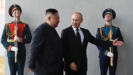 Giải mã ngôn ngữ cơ thể của hai nhà lãnh đạo Nga-Triều tại Hội nghị Vladivostok