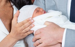 Hình ảnh đầu tiên về con trai mới sinh của vợ chồng Hoàng tử Anh Harry