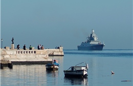 Chiến hạm Nga mang tên lửa hành trình cập cảng Cuba