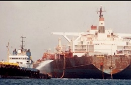 Nguy cơ tàu bỏ hoang chở 1 triệu thùng dầu phát nổ như &#39;bom hẹn giờ&#39;