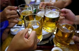 Báo Bloomberg: Doanh số bia của Việt Nam giảm 25% sau khi Nghị định 100/CP được ban hành