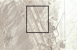 Ảnh vệ tinh chụp 12 phương tiện bí ẩn trong căn cứ tuyệt mật Mỹ