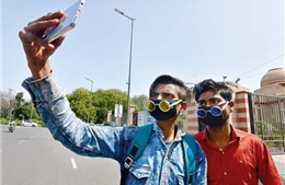 Ấn Độ yêu cầu người cách ly tại nhà gửi ảnh selfie mỗi giờ để kiểm tra vị trí