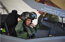Không quân Mỹ bỏ tiêu chuẩn chiều cao để tuyển thêm nữ phi công
