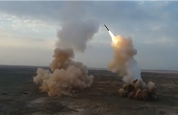 Iran phóng tên lửa đạn đạo từ lòng đất