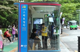 Trạm chờ xe buýt chống lây nhiễm COVID-19 tại Hàn Quốc