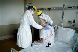 Bệnh viện Bỉ quá tải, bác sĩ dù mắc COVID-19 vẫn được yêu cầu tiếp tục làm việc