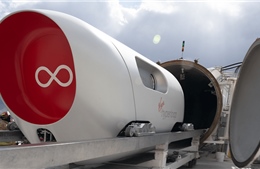 Những hành khách đầu tiên đi tàu siêu tốc công nghệ Hyperloop