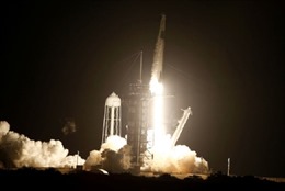 Khoảnh khắc SpaceX thực hiện sứ mệnh lịch sử đưa phi hành gia NASA lên ISS