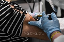 CDC cảnh báo người Mỹ cần đối mặt với tác dụng phụ của vaccine COVID-19