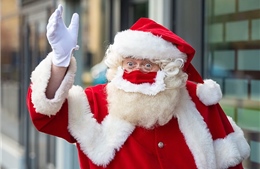 Ông già Noel tại Anh không phải đeo khẩu trang dịp Giáng sinh