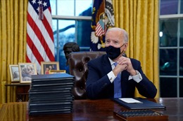 Tân Tổng thống Mỹ Joe Biden nói gì về bức thư người tiền nhiệm Trump gửi lại trong Phòng Bầu dục