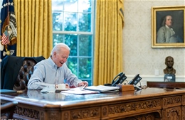Cuộc sống mới của Tổng thống Biden qua ống kính nhiếp ảnh gia Nhà Trắng