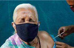 Ấn Độ đóng cửa bệnh viện trong đường dây tiêm vaccine COVID-19 giả 