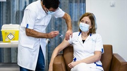 Pháp công bố chiến dịch tiêm chủng mới, hy vọng dập tắt biến thế Delta