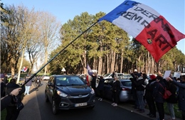 Biểu tình đoàn xe kiểu Canada lan đến Pháp, cảnh sát buộc phải vào cuộc
