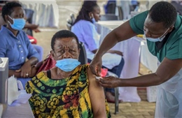CDC châu Phi tạm ngừng nhận vaccine COVID-19 viện trợ