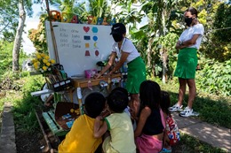 &#39;Trường học&#39; xe đẩy đem con chữ đến trẻ em nghèo Philippines