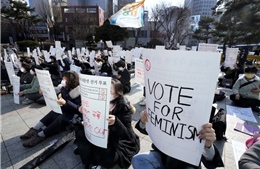 Phụ nữ Hàn Quốc chọn bạn đời dựa trên quan điểm bầu cử