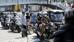 Hai người đàn ông Sri Lanka tử vong sau 4 tiếng xếp hàng mua xăng