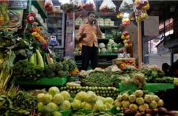 Người dân Ấn Độ tiết kiệm trong bữa ăn do giá thực phẩm tăng vọt
