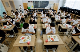 Lạm phát bắt đầu len lỏi vào bữa ăn học đường tại Nhật Bản