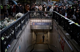 Hàn Quốc tăng cường giám sát các ga tàu điện ngầm đông đúc sau thảm kịch giẫm đạp