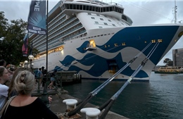 Du thuyền cập cảng Sydney, phát hiện 800 hành khách mắc COVID-19