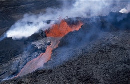 Ngọn núi lửa còn hoạt động lớn nhất thế giới bắt đầu phun trào