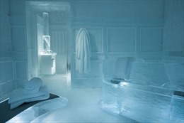 Trải nghiệm ‘độc lạ’ tại khách sạn làm từ băng tuyết