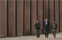 Thấy gì từ chuyến thăm biên giới của Tổng thống Biden trước thềm thượng đỉnh Mexico?