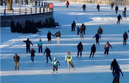 Sân trượt băng tự nhiên lớn nhất thế giới có nguy cơ đóng cửa lần đầu trong 50 năm 