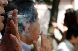 Ra ngoài hút thuốc trong giờ làm, một công chức Nhật Bản bị phạt 15.000 USD, giảm lương 6 tháng