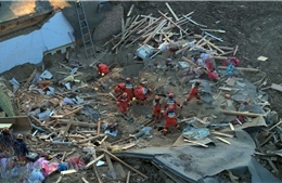 Động đất rung chuyển Trung Quốc, chạy đua tìm người sống sót