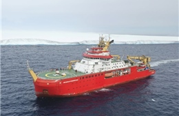 Tàu nghiên cứu Anh chạm trán tảng băng lớn nhất thế giới sau khi tách rời Nam Cực