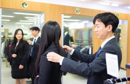 Hàn Quốc mở dịch vụ cho thuê miễn phí trang phục phỏng vấn xin việc