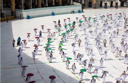 Nhân chứng hành hương Haji: Cứ vài trăm mét lại có một thi thể được phủ khăn trắng