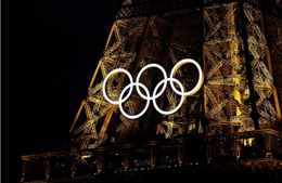 Chùm ảnh khai mạc Olympic 2024 với bữa tiệc ánh sáng hoành tráng trên sông Seine
