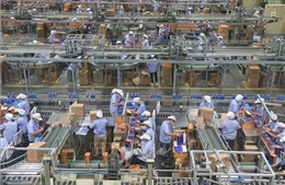 Hoạt động nhà máy Trung Quốc &#39;nguội lạnh&#39; trước mối đe dọa thuế quan của Mỹ