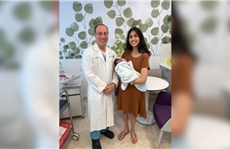 Ca phẫu thuật bằng robot đầu tiên trên thế giới cho thai phụ mà không cần mở ổ bụng