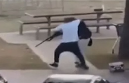 'Anh hùng' tay không tước súng kẻ thủ ác tại bãi biển Bondi