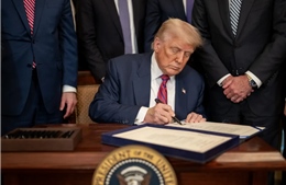 Tổng thống Trump ký duyệt ngân sách chiến tranh kỷ lục với 800 triệu USD cho Ukraine