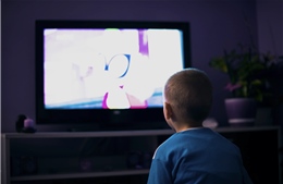 Trẻ tiếp xúc sớm với thiết bị điện tử có thể phản ứng chậm và hay lo âu hơn