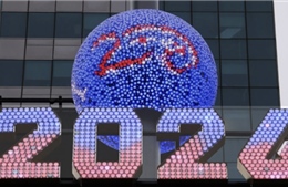 Quảng trường Thời đại đón năm mới với quả cầu pha lê lớn nhất lịch sử