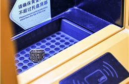 Giá vàng tăng kỷ lục, người dân Trung Quốc mang vàng gia truyền đi nung chảy