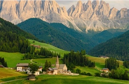 Ngôi làng ở Italy hạn chế du khách đến nhà thờ ‘triệu like’