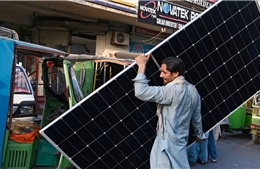 Làn sóng điện Mặt Trời tại Pakistan 'hóa giải' cú sốc năng lượng Trung Đông